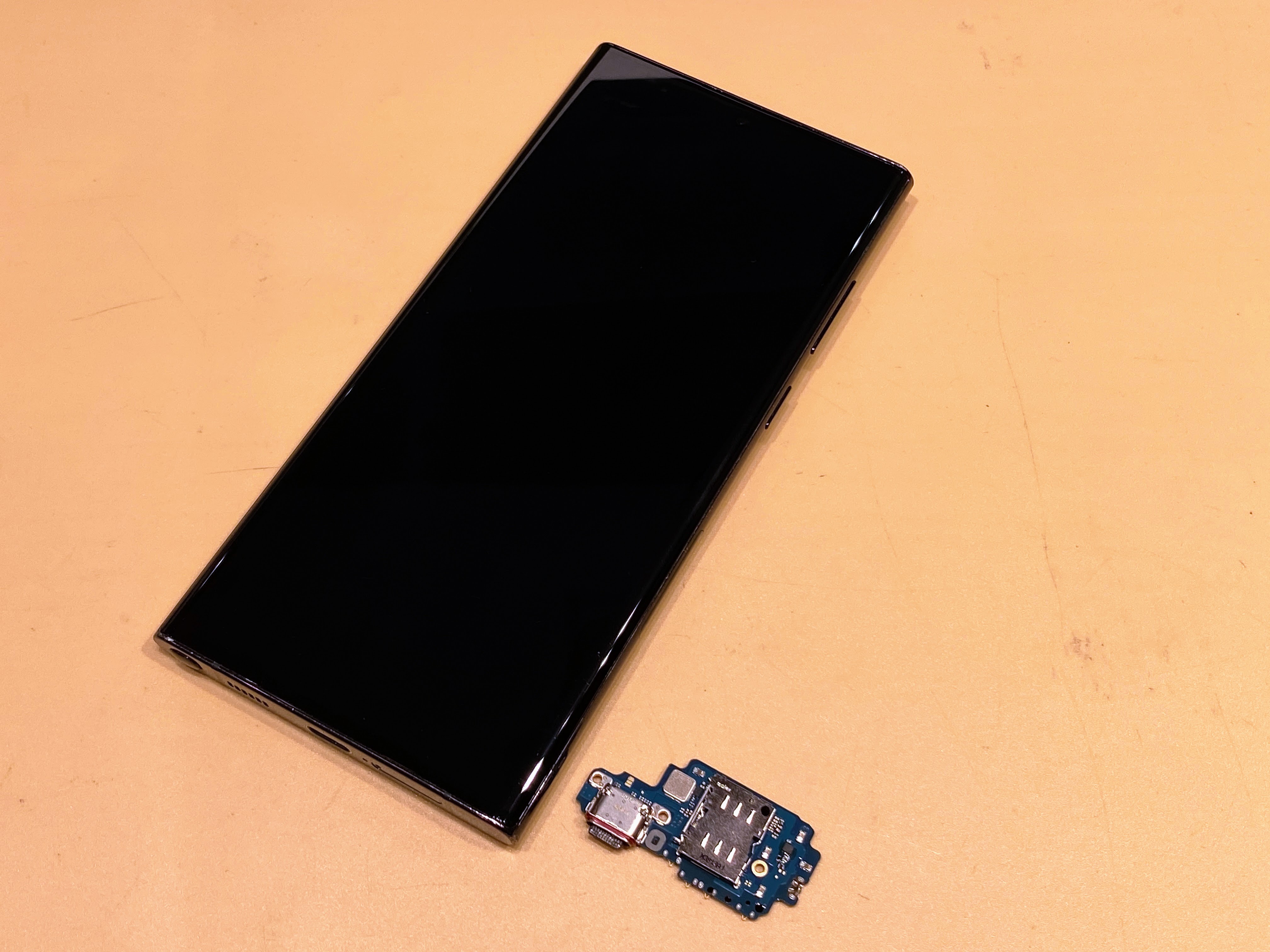 Galaxy S22 Ultra（ギャラクシー）サブ基板交換！水分検知後の充電不良を90分修理